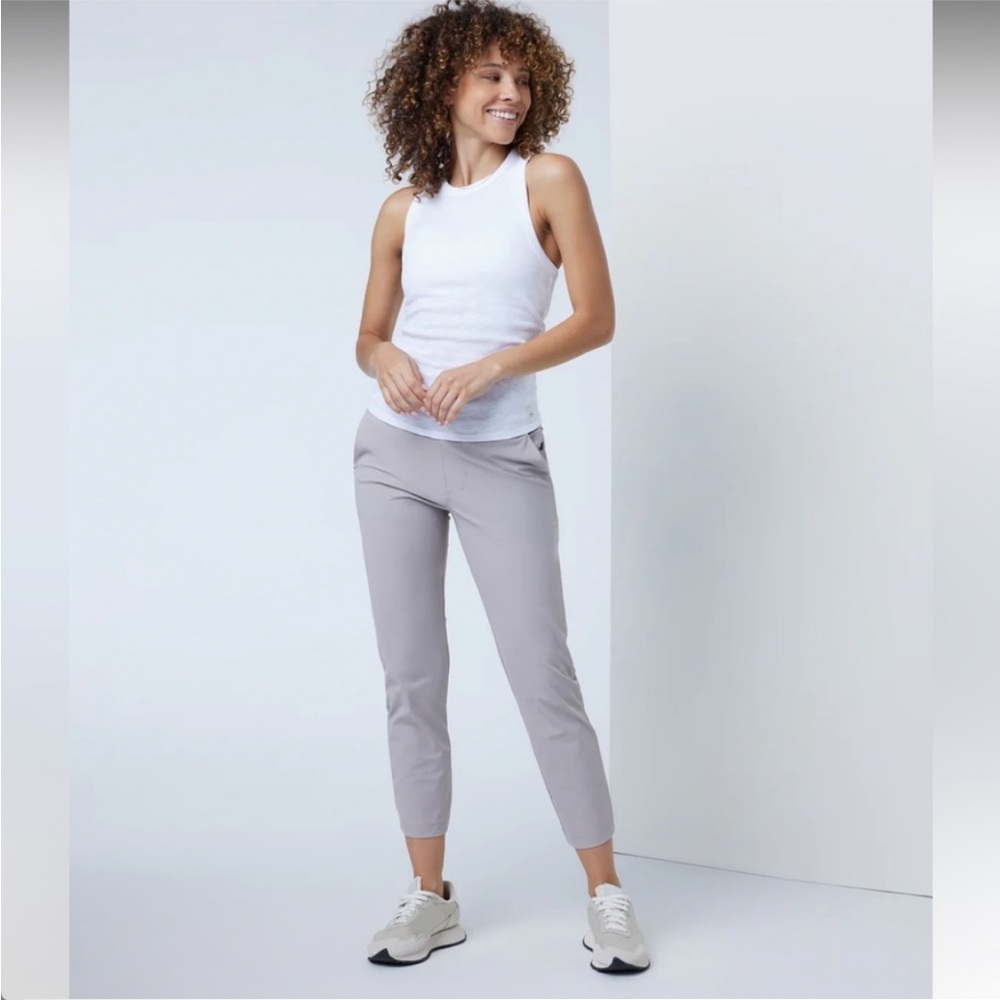 Vuori Women's Cropped Ankle Pants in Light Gray